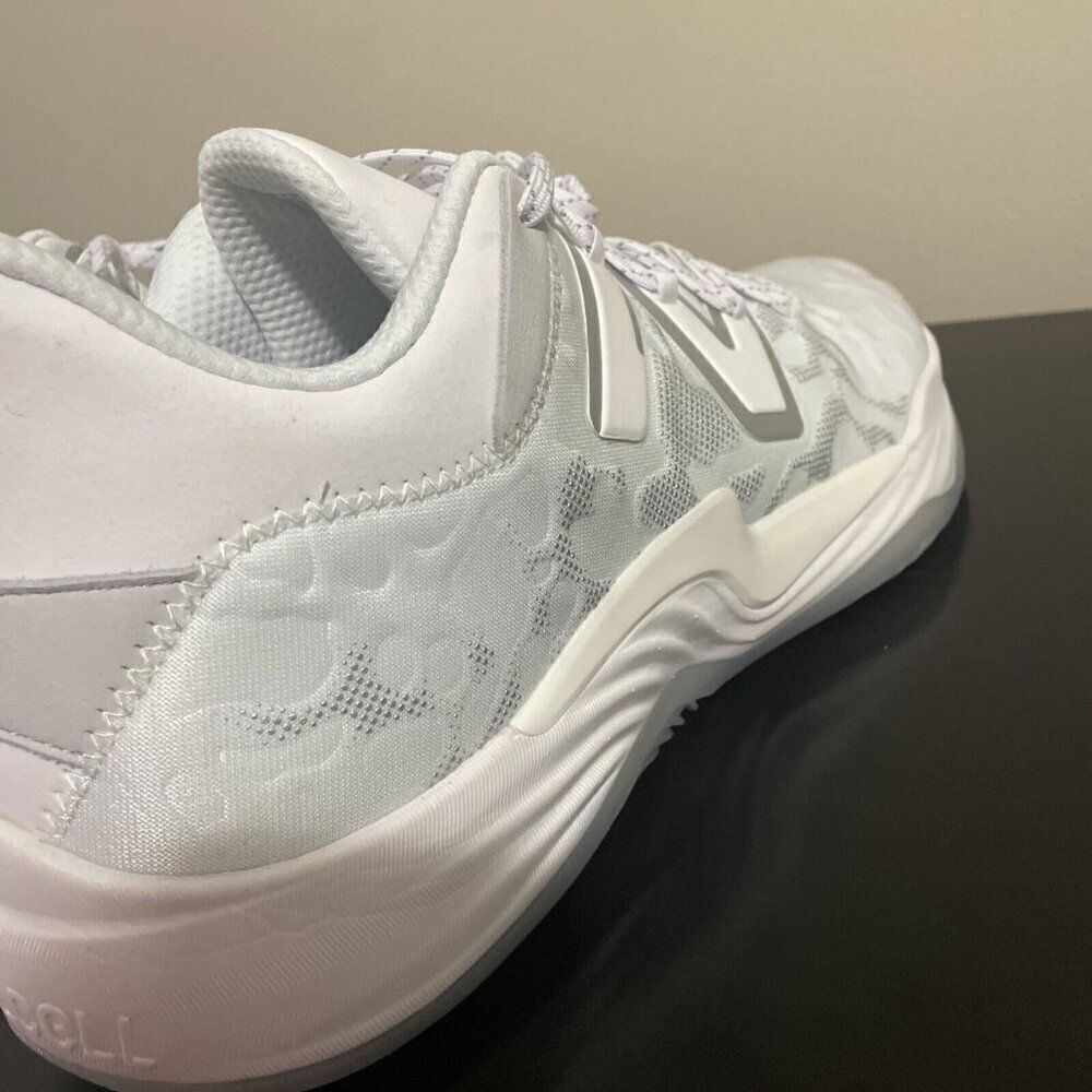 Size 18 - New Balance Two WXY V3 White Grey Men’s Basketball Sneakers Authentic - Picture 10 of 17